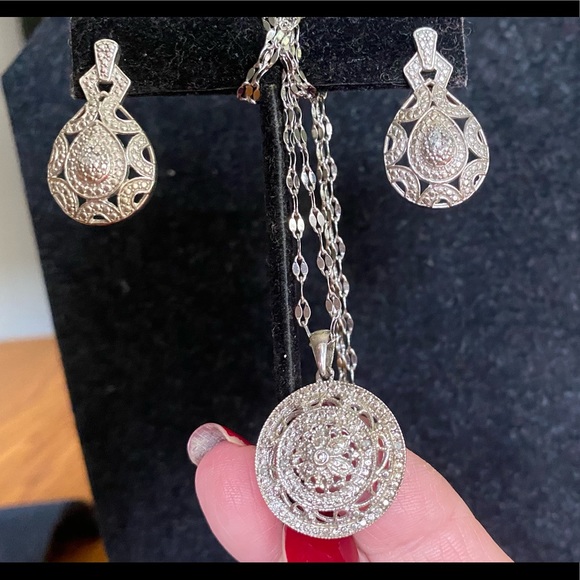 KARIS COLLECTION OF BEAUTY - Picture 6 of 10